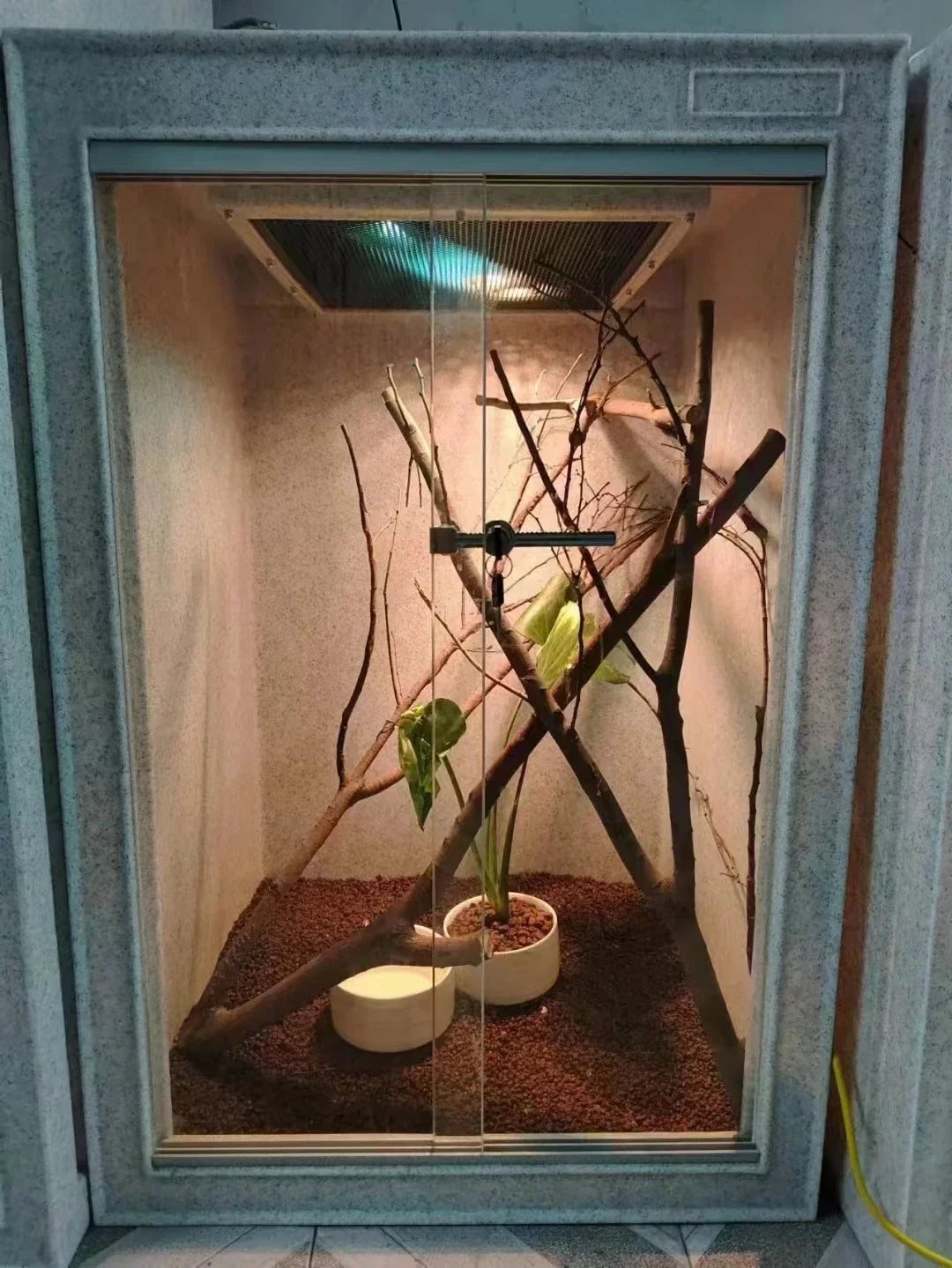 Fashion Big Snake Enclosure Display Rack PVC Reptile Enclosure with Lampshade